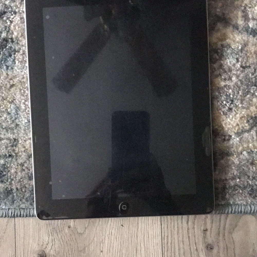 Apple IPad - Picture 2 of 6